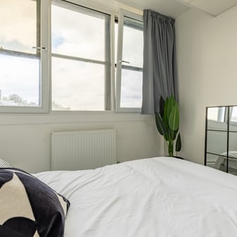 Silver En Suite City View - Image 1
